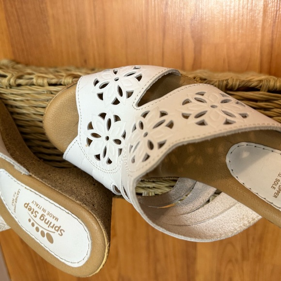 Spring Step White Wedge Mules - Picture 3 of 5